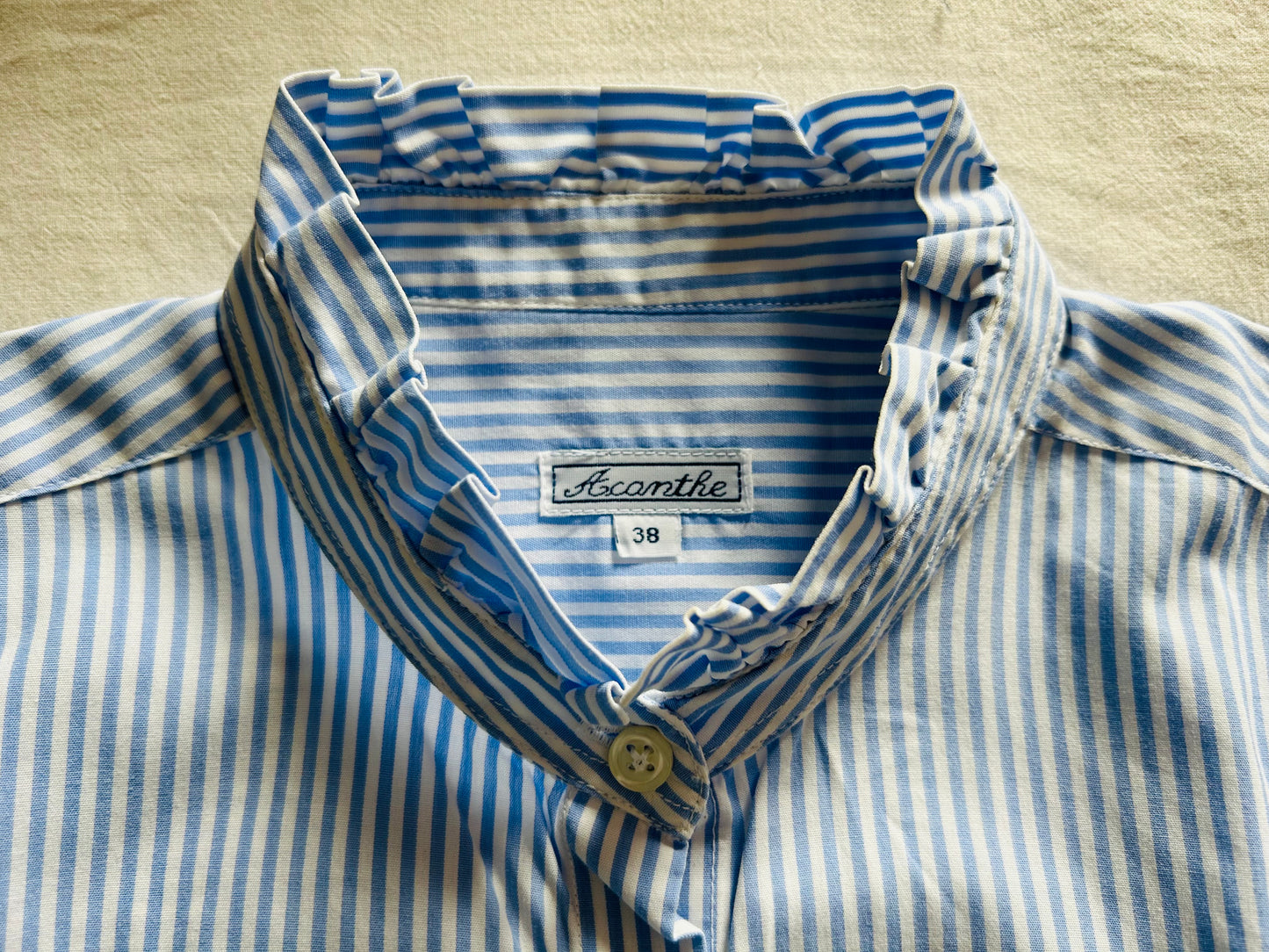 chemisier rayé avec col et poignets volants