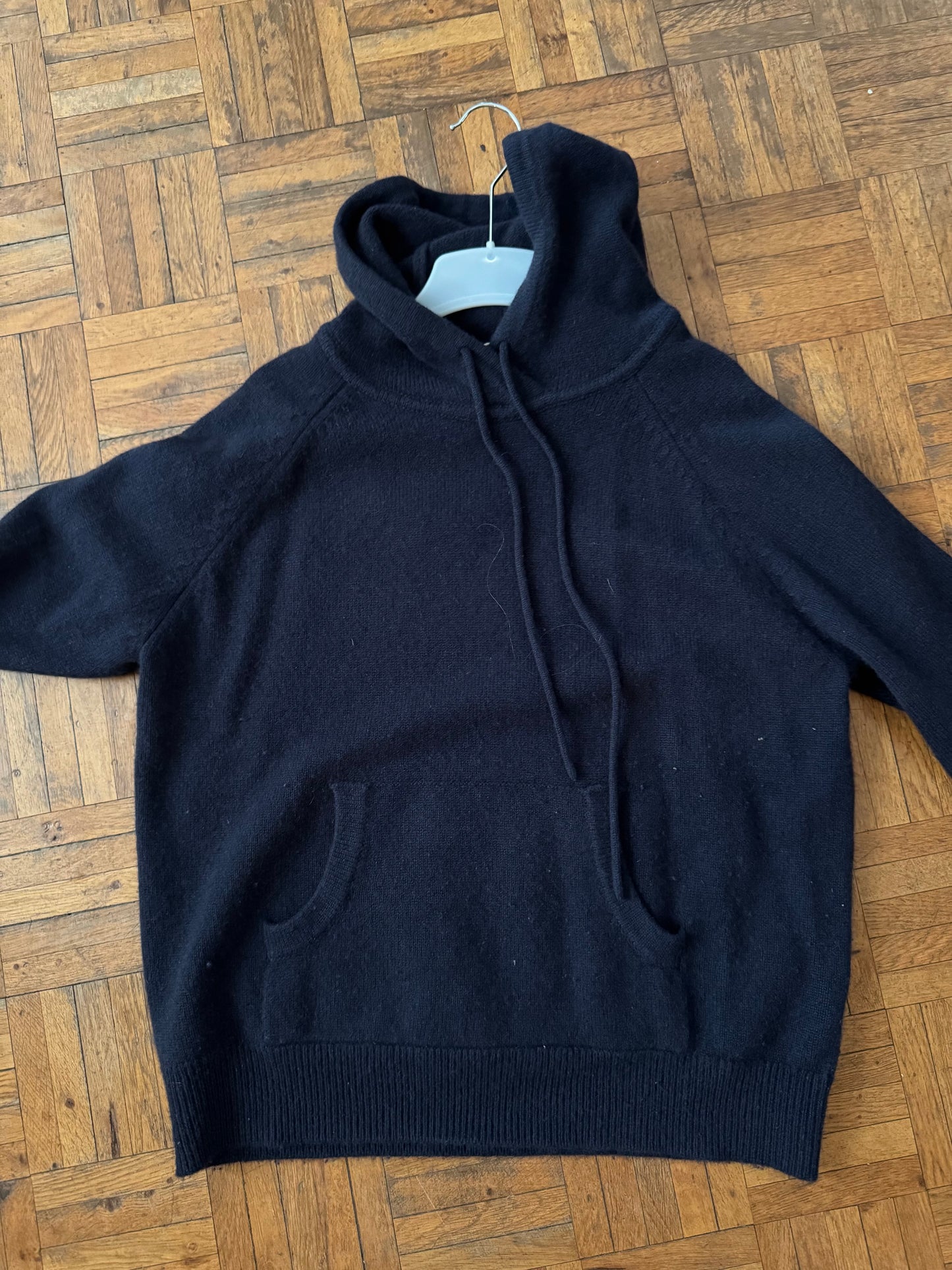 Pull à capuche bleu marine