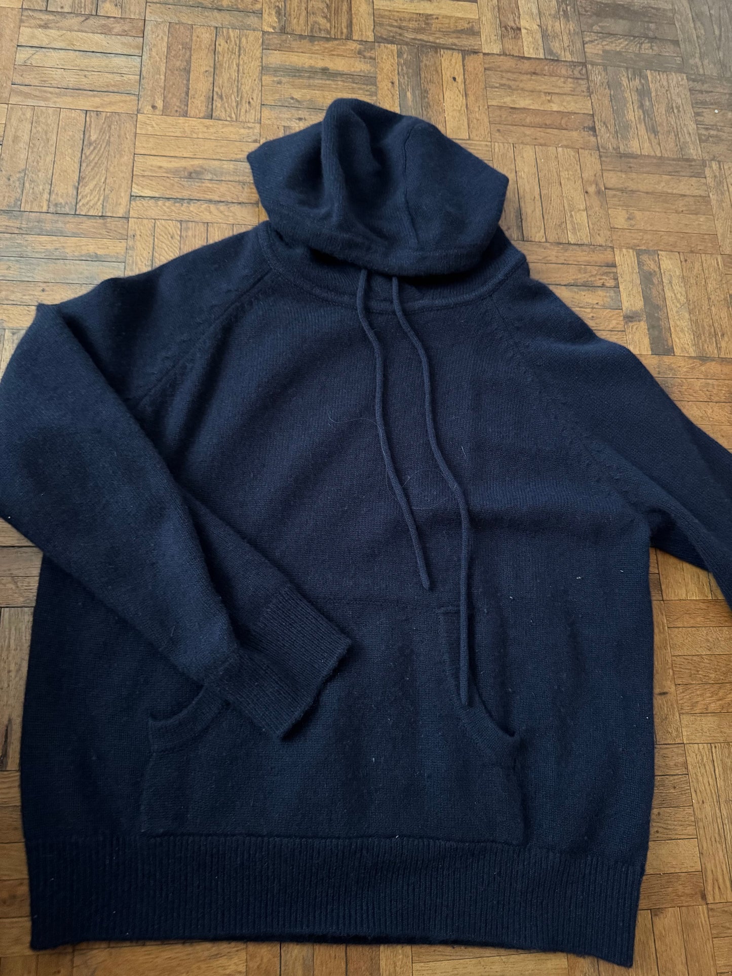 Pull à capuche bleu marine