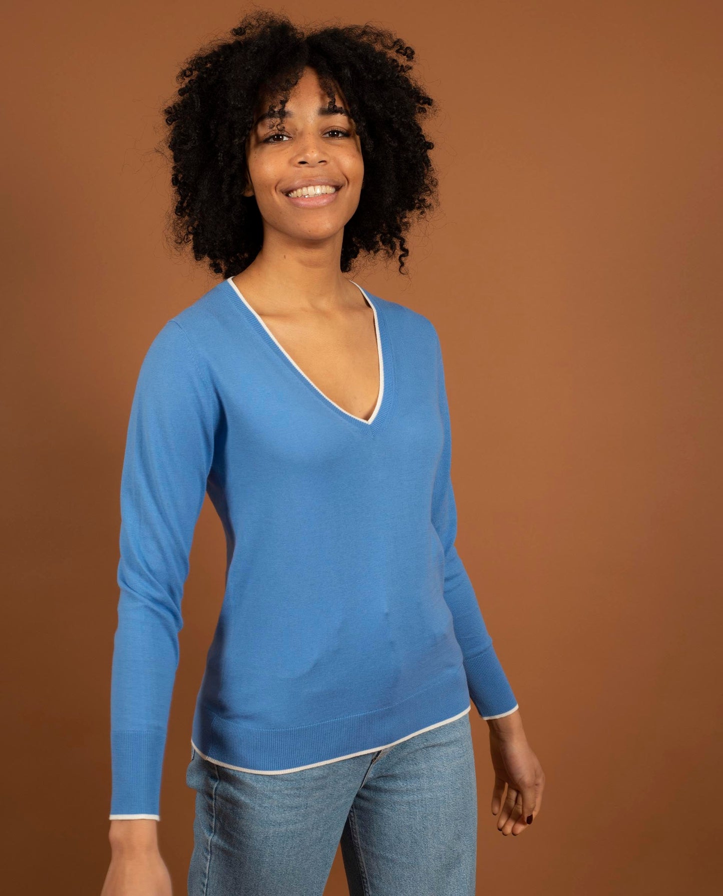 pull V liseré Bleu