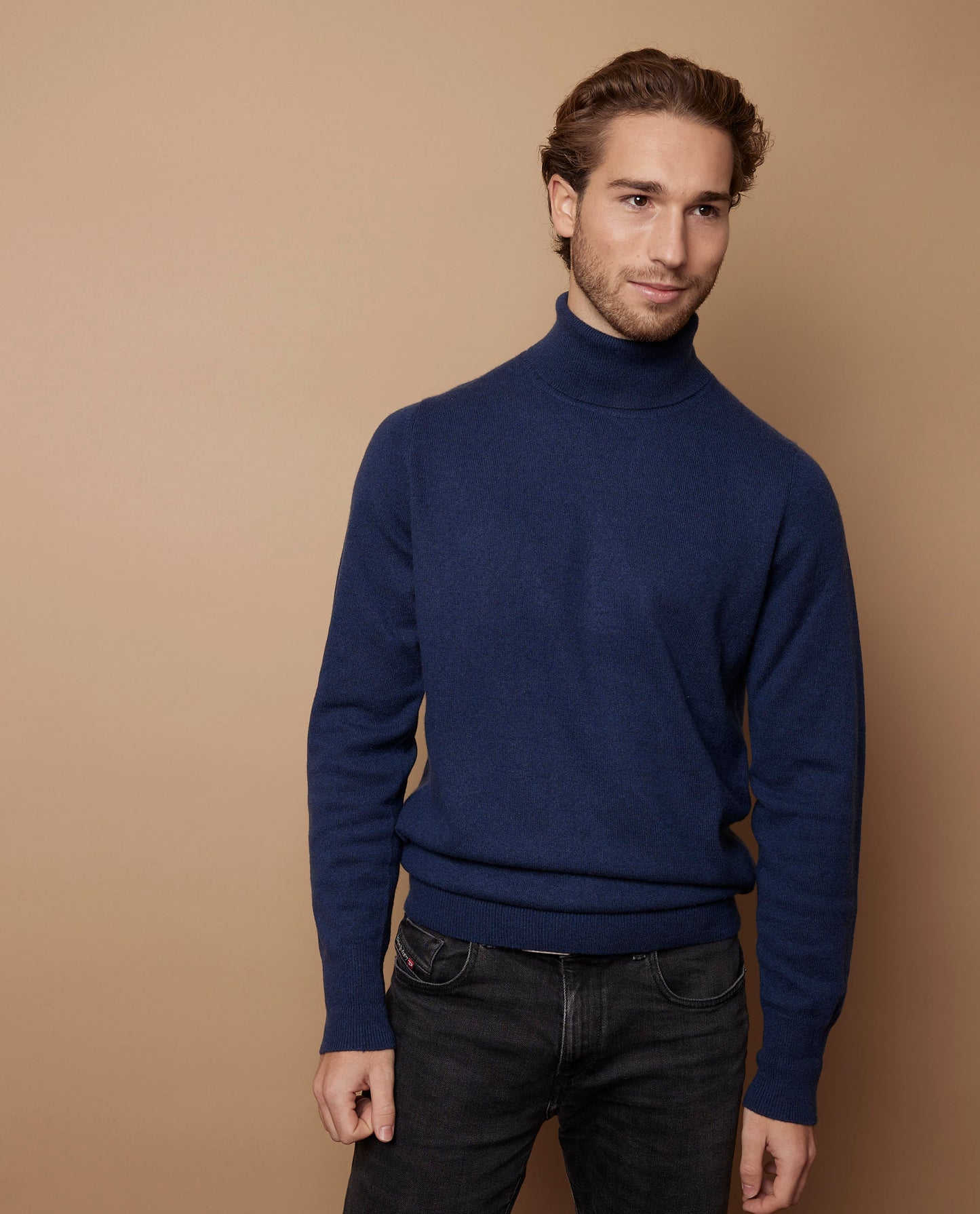 Pull col roulé 100 cachemire marine clair