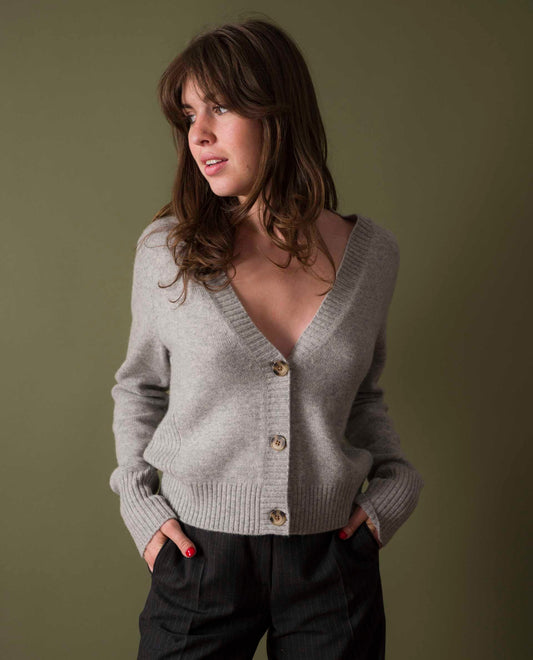 Cardigan court 100 cachemire Gris clair