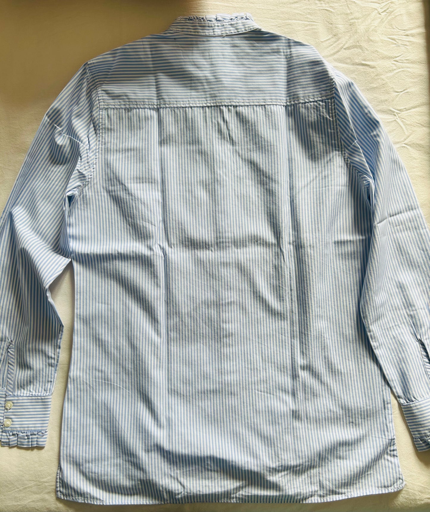 chemisier rayé avec col et poignets volants