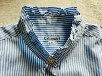 chemisier rayé avec col et poignets volants